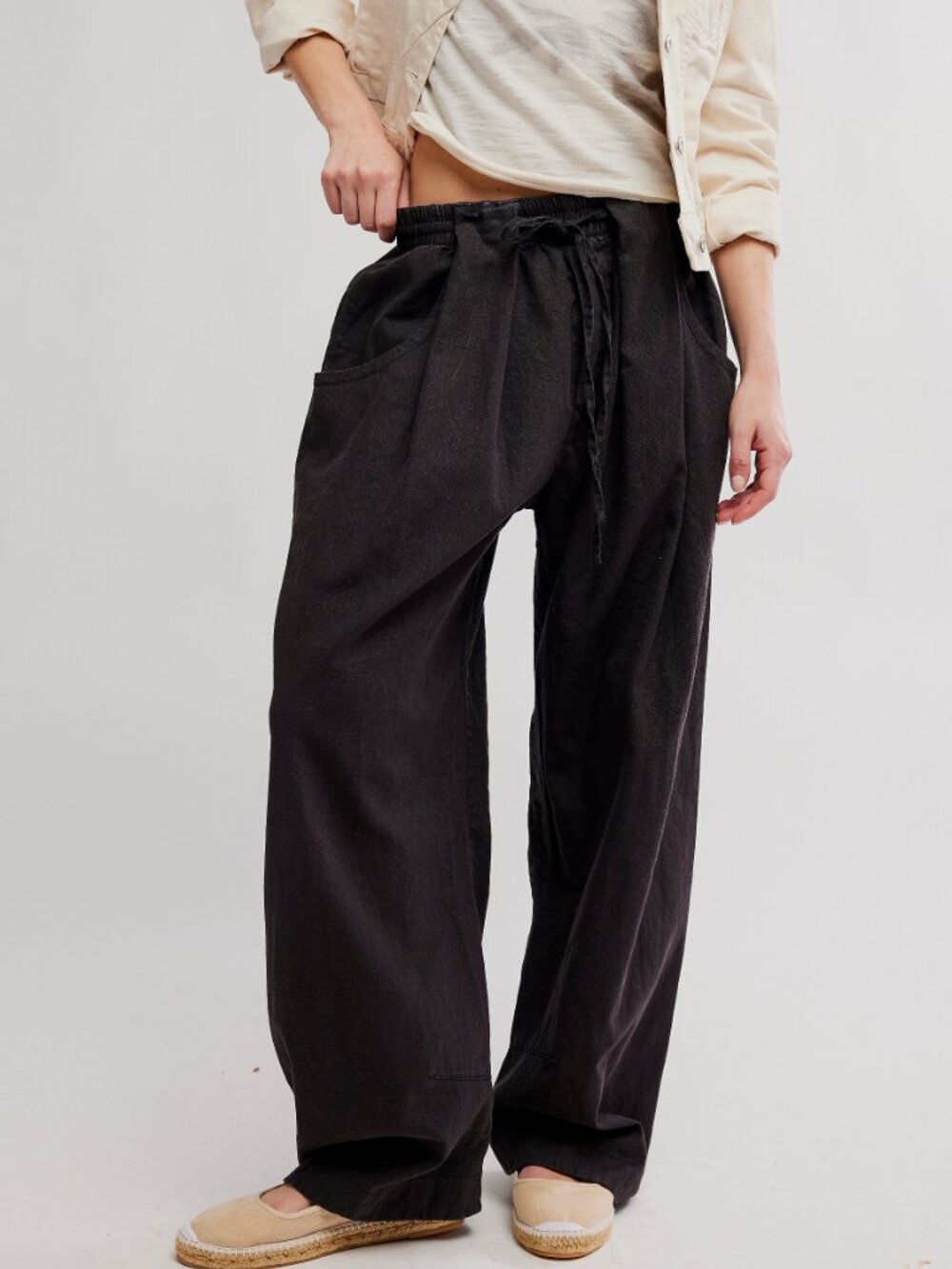 🆕 FREE PEOPLE Chambers Laid Back Pull On Pants / Black